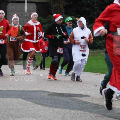 08.12.2024 - St. Pauli X-Mass-Run No. 14 Strokosch-Dieckow http://msf.ph/oto/7506953 08.12.2024 09:43:57 Laufen 016, 1963, 3123, 1605, 937, 301, 887, 1385 meine-sportfotos.de