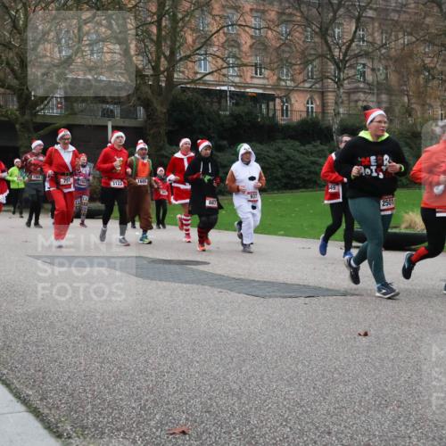 08.12.2024 - St. Pauli X-Mass-Run No. 14 Strokosch-Dieckow http://msf.ph/oto/7506963 08.12.2024 09:43:58 Laufen 1985, 751, 3123, 1605, 937, 887, 949, 2501 meine-sportfotos.de