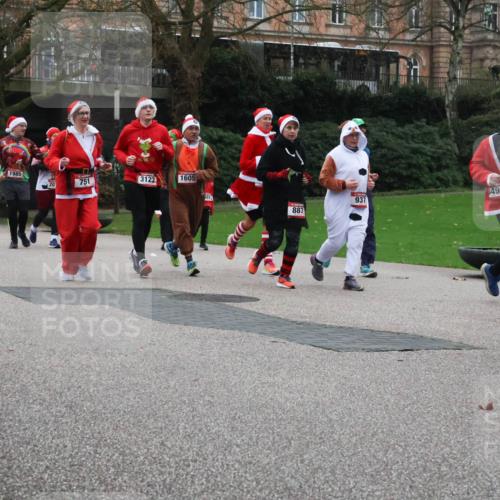 08.12.2024 - St. Pauli X-Mass-Run No. 14 Strokosch-Dieckow http://msf.ph/oto/7506965 08.12.2024 09:43:58 Laufen 1604, 690, 1985, 751, 3123, 1605, 49, 937, 887, 2501 meine-sportfotos.de