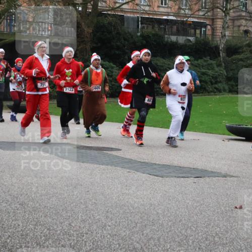 08.12.2024 - St. Pauli X-Mass-Run No. 14 Strokosch-Dieckow http://msf.ph/oto/7506968 08.12.2024 09:43:58 Laufen 385, 690, 751, 30, 605, 2016, 3123, 949, 1563, 937, 887 meine-sportfotos.de
