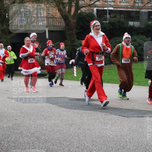 08.12.2024 - St. Pauli X-Mass-Run No. 14 Strokosch-Dieckow http://msf.ph/oto/7506978 08.12.2024 09:43:59 Laufen 1003, 1609, 13, 1563, 1421, 690, 1963, 751, 2016, 1605, 887, 937 meine-sportfotos.de