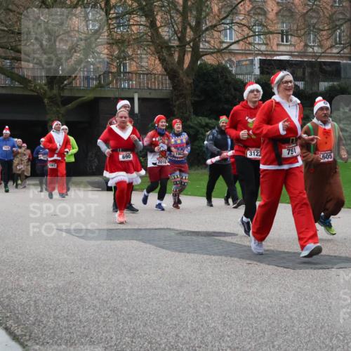 08.12.2024 - St. Pauli X-Mass-Run No. 14 Strokosch-Dieckow http://msf.ph/oto/7506982 08.12.2024 09:44:00 Laufen 1003, 1609, 690, 1563, 3123, 751, 2016, 605, 887 meine-sportfotos.de