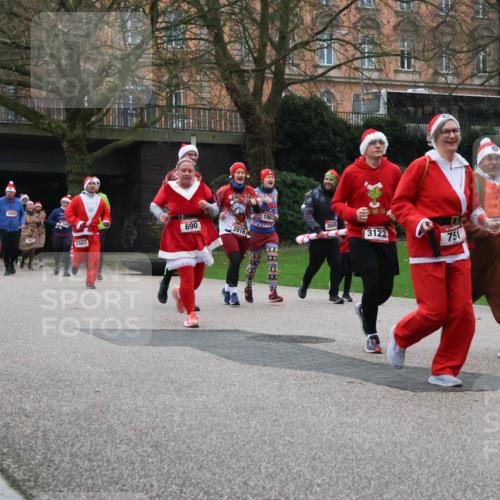 08.12.2024 - St. Pauli X-Mass-Run No. 14 Strokosch-Dieckow http://msf.ph/oto/7506984 08.12.2024 09:44:00 Laufen 1003, 1609, 690, 2016, 2009, 3009, 1563, 3123, 751, 887 meine-sportfotos.de