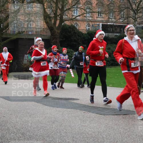 08.12.2024 - St. Pauli X-Mass-Run No. 14 Strokosch-Dieckow http://msf.ph/oto/7506986 08.12.2024 09:44:00 Laufen 1003, 1609, 574, 690, 1963, 300, 1563, 2016, 3123, 751, 887 meine-sportfotos.de