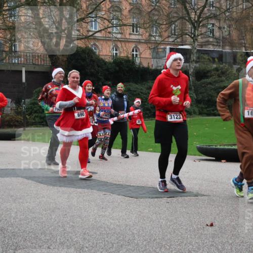 08.12.2024 - St. Pauli X-Mass-Run No. 14 Strokosch-Dieckow http://msf.ph/oto/7506992 08.12.2024 09:44:01 Laufen 609, 1563, 1903, 690, 300, 3123, 301, 1605 meine-sportfotos.de