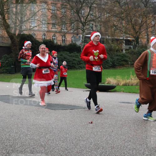 08.12.2024 - St. Pauli X-Mass-Run No. 14 Strokosch-Dieckow http://msf.ph/oto/7506997 08.12.2024 09:44:02 Laufen 1563, 690, 301, 3123, 1605 meine-sportfotos.de