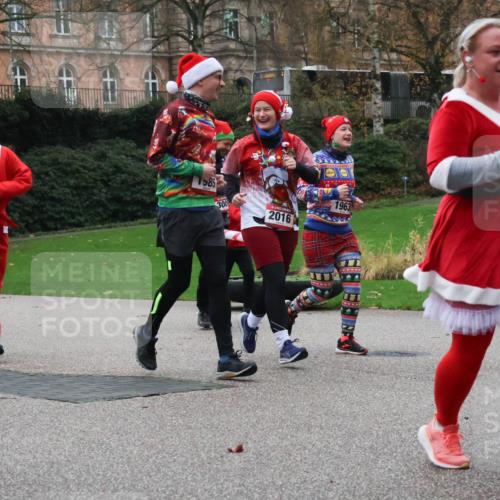 08.12.2024 - St. Pauli X-Mass-Run No. 14 Strokosch-Dieckow http://msf.ph/oto/7507009 08.12.2024 09:44:03 Laufen 1563, 85, 300, 2016, 1963, 690 meine-sportfotos.de