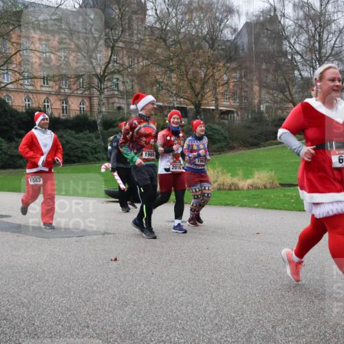 08.12.2024 - St. Pauli X-Mass-Run No. 14 Strokosch-Dieckow http://msf.ph/oto/7507014 08.12.2024 09:44:03 Laufen 142, 1563, 1985, 2016, 1963, 690 meine-sportfotos.de