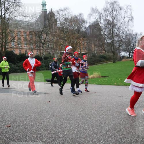 08.12.2024 - St. Pauli X-Mass-Run No. 14 Strokosch-Dieckow http://msf.ph/oto/7507015 08.12.2024 09:44:04 Laufen 1563, 198, 2016, 196, 690, 312 meine-sportfotos.de