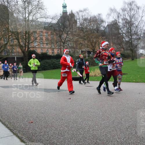 08.12.2024 - St. Pauli X-Mass-Run No. 14 Strokosch-Dieckow http://msf.ph/oto/7507017 08.12.2024 09:44:04 Laufen 1563, 1985, 1963, 2016 meine-sportfotos.de