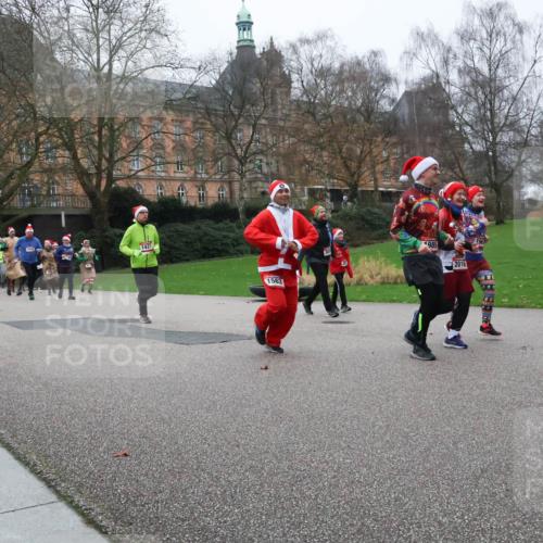 08.12.2024 - St. Pauli X-Mass-Run No. 14 Strokosch-Dieckow http://msf.ph/oto/7507021 08.12.2024 09:44:04 Laufen 1421, 1563, 985, 2016 meine-sportfotos.de