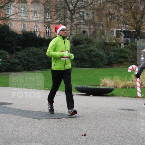 08.12.2024 - St. Pauli X-Mass-Run No. 14 Strokosch-Dieckow http://msf.ph/oto/7507026 08.12.2024 09:44:05 Laufen 963, 1608, 974, 142, 68, 300, 301 meine-sportfotos.de