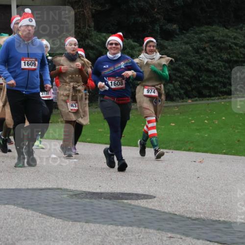 08.12.2024 - St. Pauli X-Mass-Run No. 14 Strokosch-Dieckow http://msf.ph/oto/7507031 08.12.2024 09:44:06 Laufen 1003, 1609, 3101, 963, 1608, 974 meine-sportfotos.de