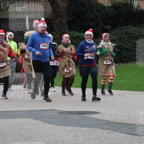 08.12.2024 - St. Pauli X-Mass-Run No. 14 Strokosch-Dieckow http://msf.ph/oto/7507035 08.12.2024 09:44:06 Laufen 1003, 986, 1609, 3101, 96, 160, 974 meine-sportfotos.de
