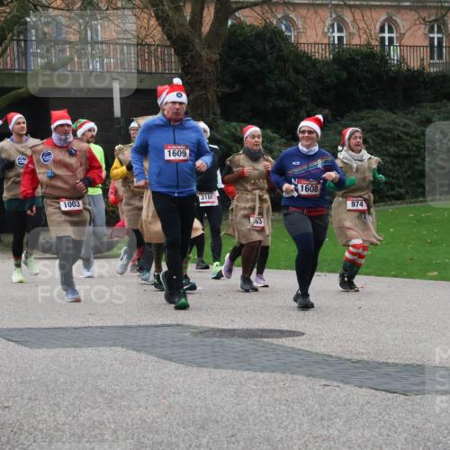 08.12.2024 - St. Pauli X-Mass-Run No. 14 Strokosch-Dieckow http://msf.ph/oto/7507037 08.12.2024 09:44:07 Laufen 1297, 3047, 1003, 1609, 3101, 1608, 974 meine-sportfotos.de