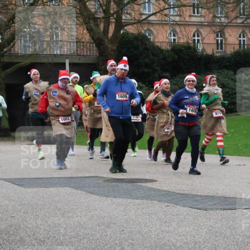 08.12.2024 - St. Pauli X-Mass-Run No. 14 Strokosch-Dieckow http://msf.ph/oto/7507042 08.12.2024 09:44:07 Laufen 1297, 3047, 1003, 98, 1609, 3107, 96, 160, 974 meine-sportfotos.de