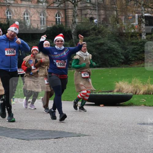 08.12.2024 - St. Pauli X-Mass-Run No. 14 Strokosch-Dieckow http://msf.ph/oto/7507047 08.12.2024 09:44:08 Laufen 03, 986, 1609, 310, 96, 1608, 974 meine-sportfotos.de