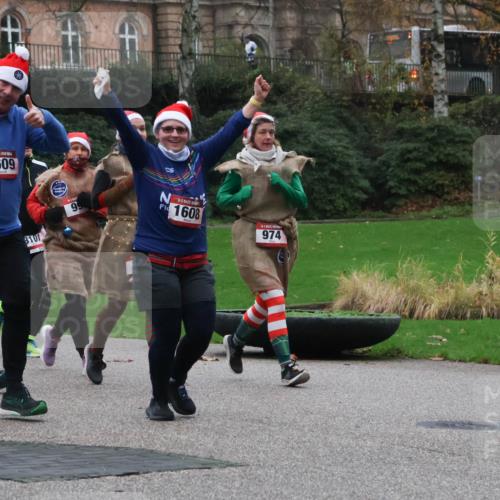08.12.2024 - St. Pauli X-Mass-Run No. 14 Strokosch-Dieckow http://msf.ph/oto/7507050 08.12.2024 09:44:08 Laufen 36, 1, 1609, 8101, 310, 9, 1608, 974 meine-sportfotos.de
