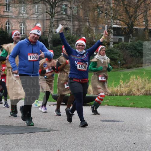 08.12.2024 - St. Pauli X-Mass-Run No. 14 Strokosch-Dieckow http://msf.ph/oto/7507055 08.12.2024 09:44:09 Laufen 986, 1609, 1003, 31, 995, 1608, 974, 96 meine-sportfotos.de