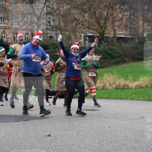 08.12.2024 - St. Pauli X-Mass-Run No. 14 Strokosch-Dieckow http://msf.ph/oto/7507058 08.12.2024 09:44:09 Laufen 98, 1003, 986, 1609, 995, 1608, 974 meine-sportfotos.de