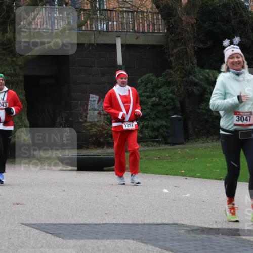 08.12.2024 - St. Pauli X-Mass-Run No. 14 Strokosch-Dieckow http://msf.ph/oto/7507074 08.12.2024 09:44:11 Laufen 978, 340, 17, 944, 3043, 3047, 1297 meine-sportfotos.de