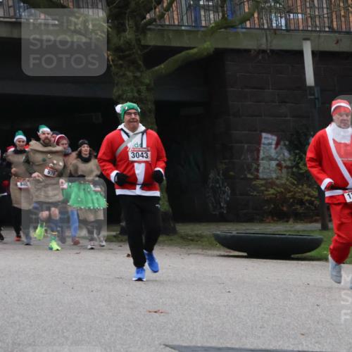 08.12.2024 - St. Pauli X-Mass-Run No. 14 Strokosch-Dieckow http://msf.ph/oto/7507077 08.12.2024 09:44:11 Laufen 258, 1014, 940, 978, 3043, 1297 meine-sportfotos.de