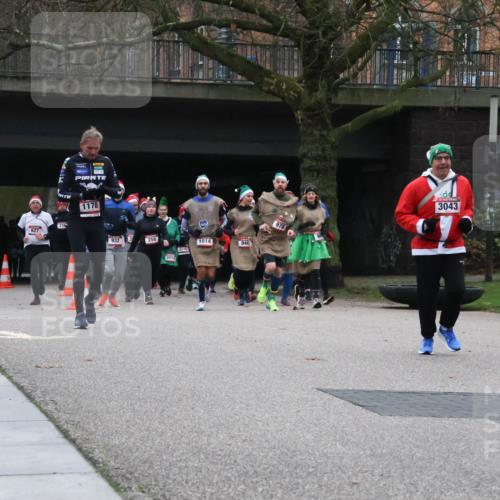 08.12.2024 - St. Pauli X-Mass-Run No. 14 Strokosch-Dieckow http://msf.ph/oto/7507092 08.12.2024 09:44:13 Laufen 627, 1178, 932, 258, 305, 1014, 940, 3114, 978, 3043 meine-sportfotos.de