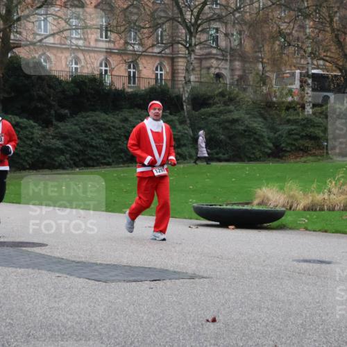 08.12.2024 - St. Pauli X-Mass-Run No. 14 Strokosch-Dieckow http://msf.ph/oto/7507109 08.12.2024 09:44:14 Laufen 3043, 1297 meine-sportfotos.de