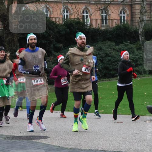 08.12.2024 - St. Pauli X-Mass-Run No. 14 Strokosch-Dieckow http://msf.ph/oto/7507116 08.12.2024 09:44:19 Laufen 100, 947, 1014, 3082, 978 meine-sportfotos.de