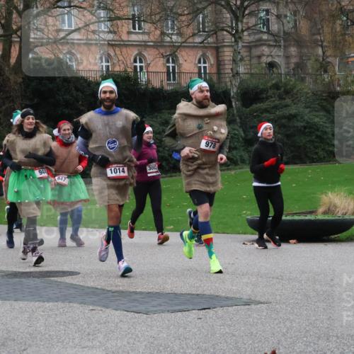08.12.2024 - St. Pauli X-Mass-Run No. 14 Strokosch-Dieckow http://msf.ph/oto/7507122 08.12.2024 09:44:19 Laufen 932, 100, 944, 947, 1014, 3082, 978 meine-sportfotos.de