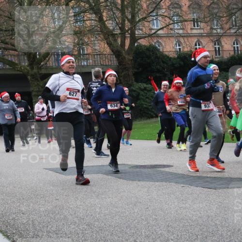 08.12.2024 - St. Pauli X-Mass-Run No. 14 Strokosch-Dieckow http://msf.ph/oto/7507136 08.12.2024 09:44:21 Laufen 3287, 627, 634, 2961, 2945, 1008, 932, 40 meine-sportfotos.de