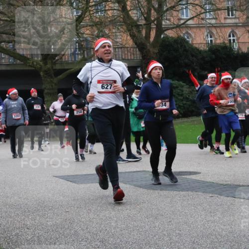 08.12.2024 - St. Pauli X-Mass-Run No. 14 Strokosch-Dieckow http://msf.ph/oto/7507138 08.12.2024 09:44:21 Laufen 239, 31, 3287, 258, 14, 627, 34, 008, 172, 115, 932, 947 meine-sportfotos.de