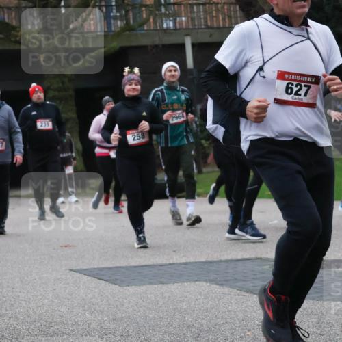 08.12.2024 - St. Pauli X-Mass-Run No. 14 Strokosch-Dieckow http://msf.ph/oto/7507143 08.12.2024 09:44:22 Laufen 3287, 239, 258, 2964, 14, 627, 634, 2949 meine-sportfotos.de