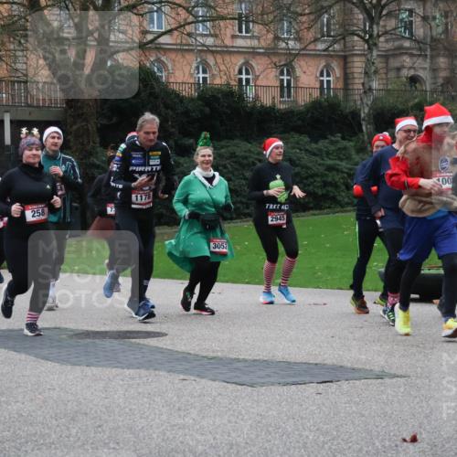 08.12.2024 - St. Pauli X-Mass-Run No. 14 Strokosch-Dieckow http://msf.ph/oto/7507152 08.12.2024 09:44:23 Laufen 239, 10, 930, 258, 1178, 3052, 2945, 100, 3115, 3343 meine-sportfotos.de