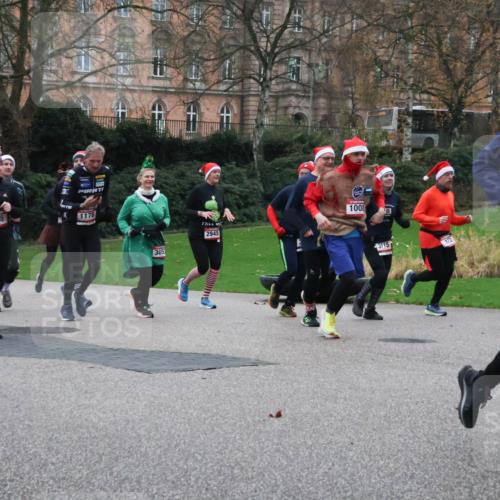 08.12.2024 - St. Pauli X-Mass-Run No. 14 Strokosch-Dieckow http://msf.ph/oto/7507153 08.12.2024 09:44:23 Laufen 2, 1178, 2945 meine-sportfotos.de