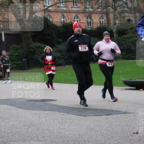 08.12.2024 - St. Pauli X-Mass-Run No. 14 Strokosch-Dieckow http://msf.ph/oto/7507182 08.12.2024 09:44:26 Laufen 14, 239, 930 meine-sportfotos.de