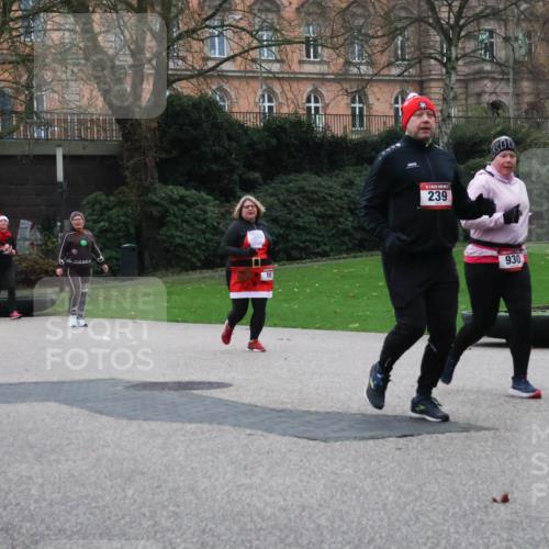 08.12.2024 - St. Pauli X-Mass-Run No. 14 Strokosch-Dieckow http://msf.ph/oto/7507184 08.12.2024 09:44:27 Laufen 2849, 10, 239, 930 meine-sportfotos.de
