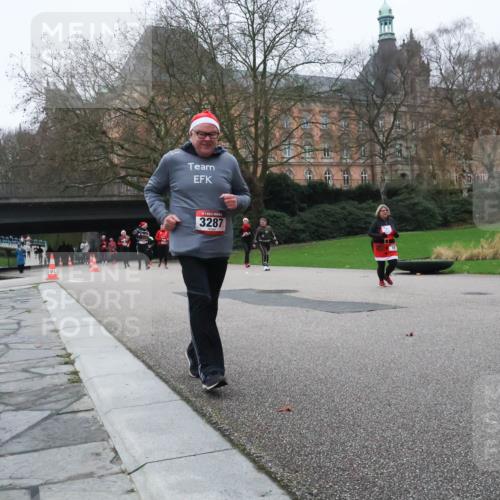 08.12.2024 - St. Pauli X-Mass-Run No. 14 Strokosch-Dieckow http://msf.ph/oto/7507198 08.12.2024 09:44:29 Laufen 3287 meine-sportfotos.de