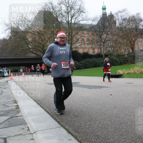 08.12.2024 - St. Pauli X-Mass-Run No. 14 Strokosch-Dieckow http://msf.ph/oto/7507200 08.12.2024 09:44:29 Laufen 3287 meine-sportfotos.de
