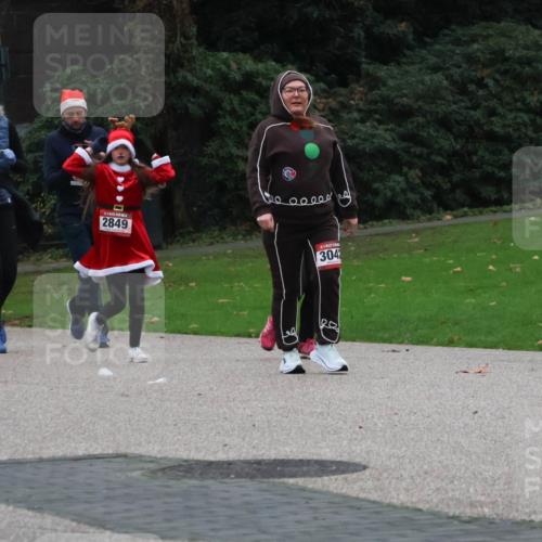 08.12.2024 - St. Pauli X-Mass-Run No. 14 Strokosch-Dieckow http://msf.ph/oto/7507211 08.12.2024 09:44:30 Laufen 2849, 304 meine-sportfotos.de