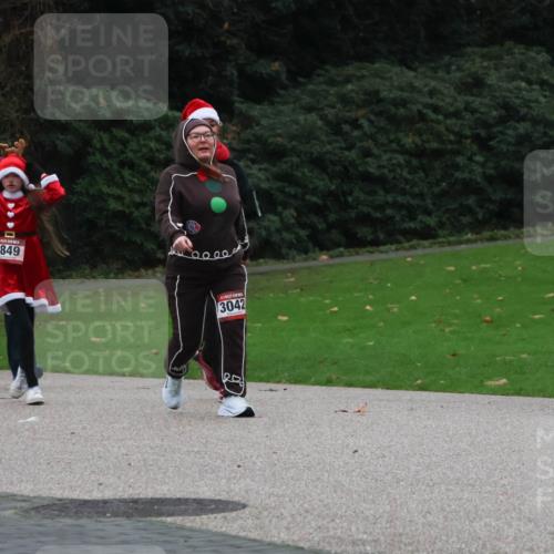 08.12.2024 - St. Pauli X-Mass-Run No. 14 Strokosch-Dieckow http://msf.ph/oto/7507214 08.12.2024 09:44:30 Laufen 2849, 3042 meine-sportfotos.de