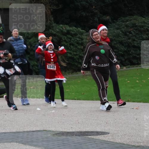 08.12.2024 - St. Pauli X-Mass-Run No. 14 Strokosch-Dieckow http://msf.ph/oto/7507217 08.12.2024 09:44:30 Laufen 28, 2849, 00000, 04 meine-sportfotos.de