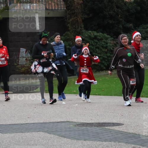 08.12.2024 - St. Pauli X-Mass-Run No. 14 Strokosch-Dieckow http://msf.ph/oto/7507219 08.12.2024 09:44:31 Laufen 729, 721, 2849, 2000, 304 meine-sportfotos.de