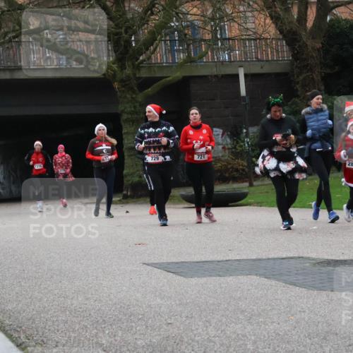 08.12.2024 - St. Pauli X-Mass-Run No. 14 Strokosch-Dieckow http://msf.ph/oto/7507223 08.12.2024 09:44:31 Laufen 77, 1310, 729, 2, 721, 2779, 2849 meine-sportfotos.de