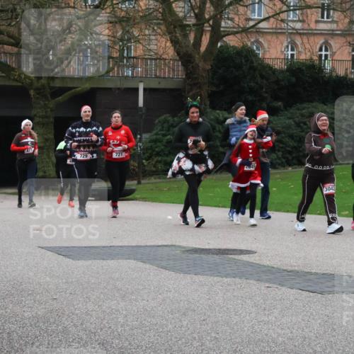 08.12.2024 - St. Pauli X-Mass-Run No. 14 Strokosch-Dieckow http://msf.ph/oto/7507227 08.12.2024 09:44:32 Laufen 471, 1310, 729, 1, 721, 2849, 3042 meine-sportfotos.de