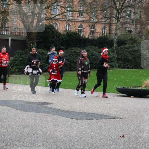 08.12.2024 - St. Pauli X-Mass-Run No. 14 Strokosch-Dieckow http://msf.ph/oto/7507230 08.12.2024 09:44:32 Laufen 77, 204, 481729, 721, 2849, 00000, 304, 16 meine-sportfotos.de