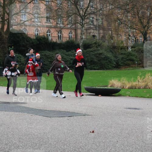 08.12.2024 - St. Pauli X-Mass-Run No. 14 Strokosch-Dieckow http://msf.ph/oto/7507233 08.12.2024 09:44:32 Laufen 721, 2849, 80000, 2849 meine-sportfotos.de