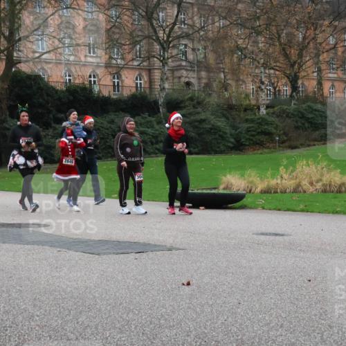 08.12.2024 - St. Pauli X-Mass-Run No. 14 Strokosch-Dieckow http://msf.ph/oto/7507234 08.12.2024 09:44:33 Laufen 721, 28, 2849, 304 meine-sportfotos.de