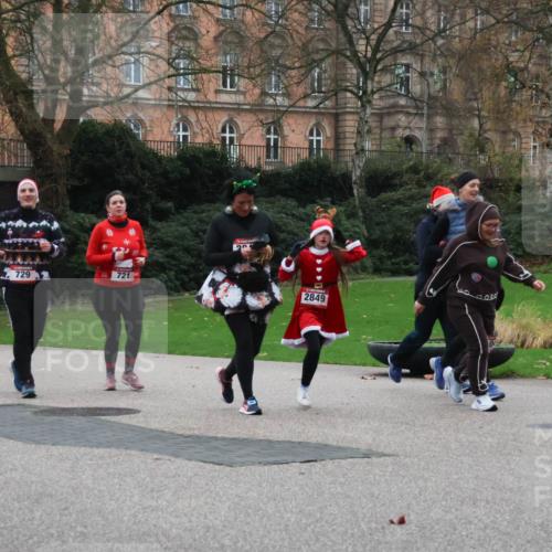 08.12.2024 - St. Pauli X-Mass-Run No. 14 Strokosch-Dieckow http://msf.ph/oto/7507244 08.12.2024 09:44:34 Laufen 481, 729, 1, 721, 23, 2849 meine-sportfotos.de