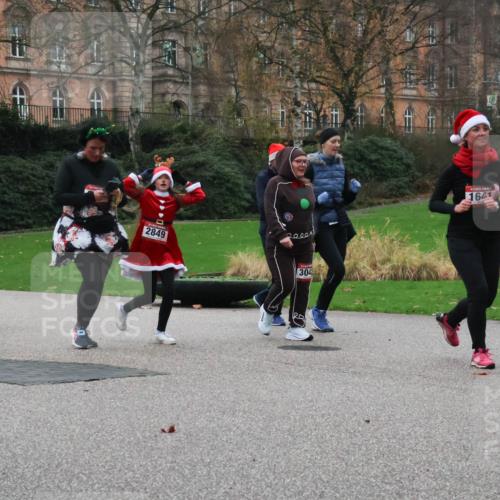 08.12.2024 - St. Pauli X-Mass-Run No. 14 Strokosch-Dieckow http://msf.ph/oto/7507248 08.12.2024 09:44:35 Laufen 729, 721, 2849, 20000, 1641, 304 meine-sportfotos.de